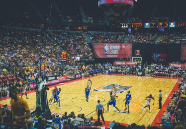 收米体育直播-意甲各球队球衣设计演变及品牌合作介绍